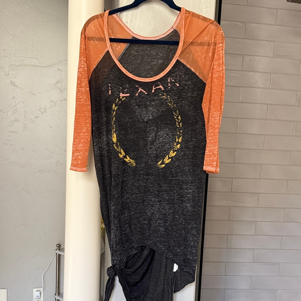 Chic Black and Orange 1/2 Sleeve Top